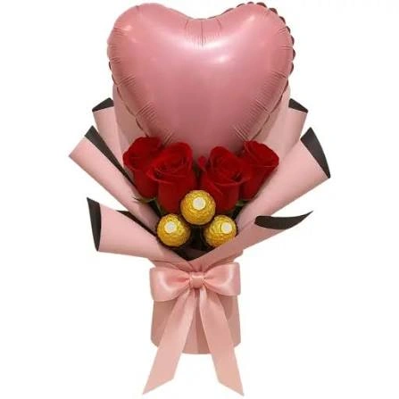 Ramo de bombones ferrero rocher con 4 rosas y globo 